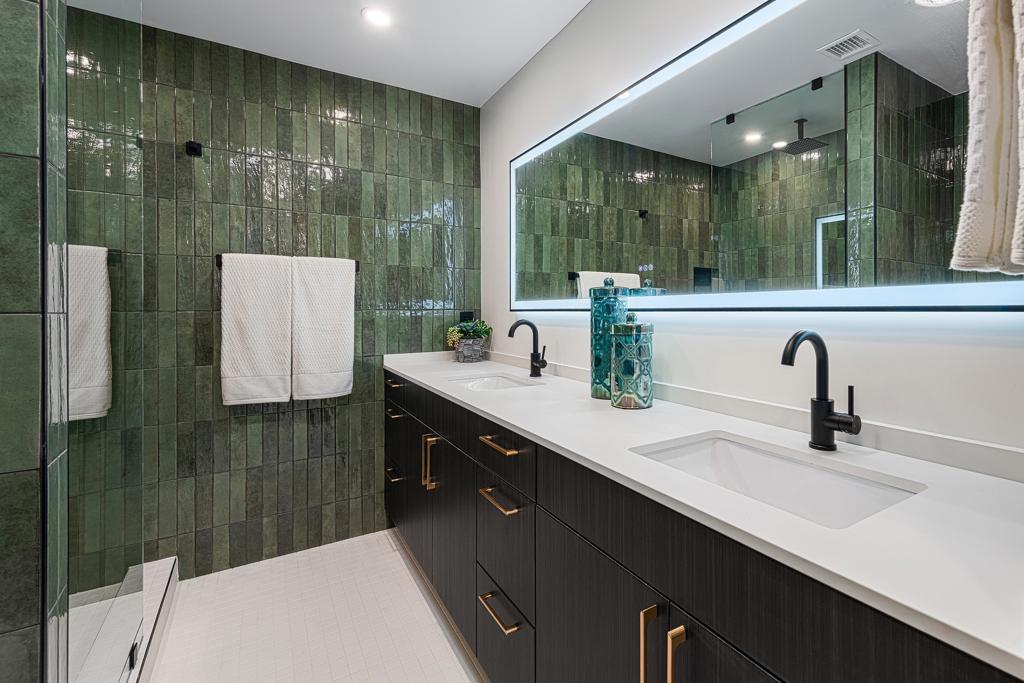 Los Compadres - Residential