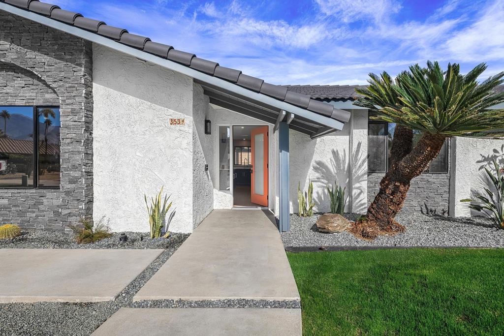 Los Compadres - Residential