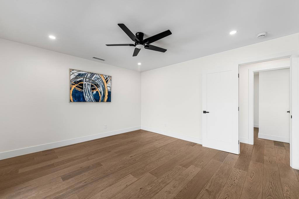 Los Compadres - Residential