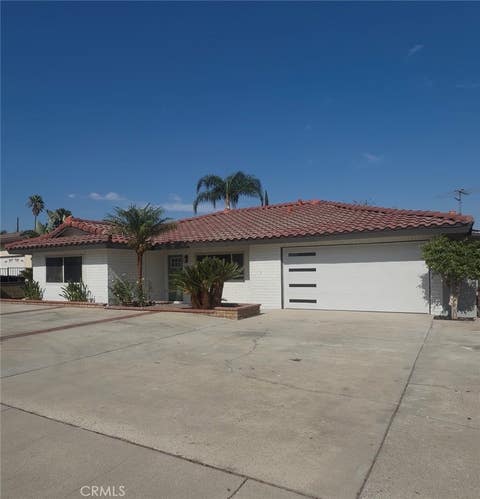 Photo of 9643 Boxwood Ave AVE, Fontana, CA 92335 (MLS # DW26171638)