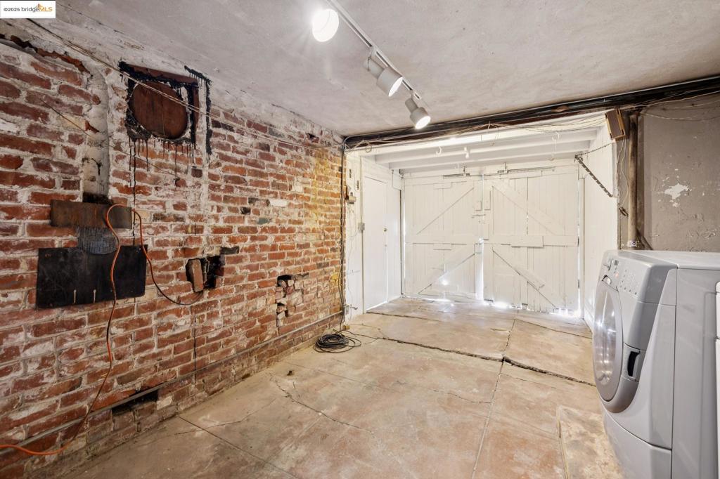 LINCOLN HEIGHTS - Residential