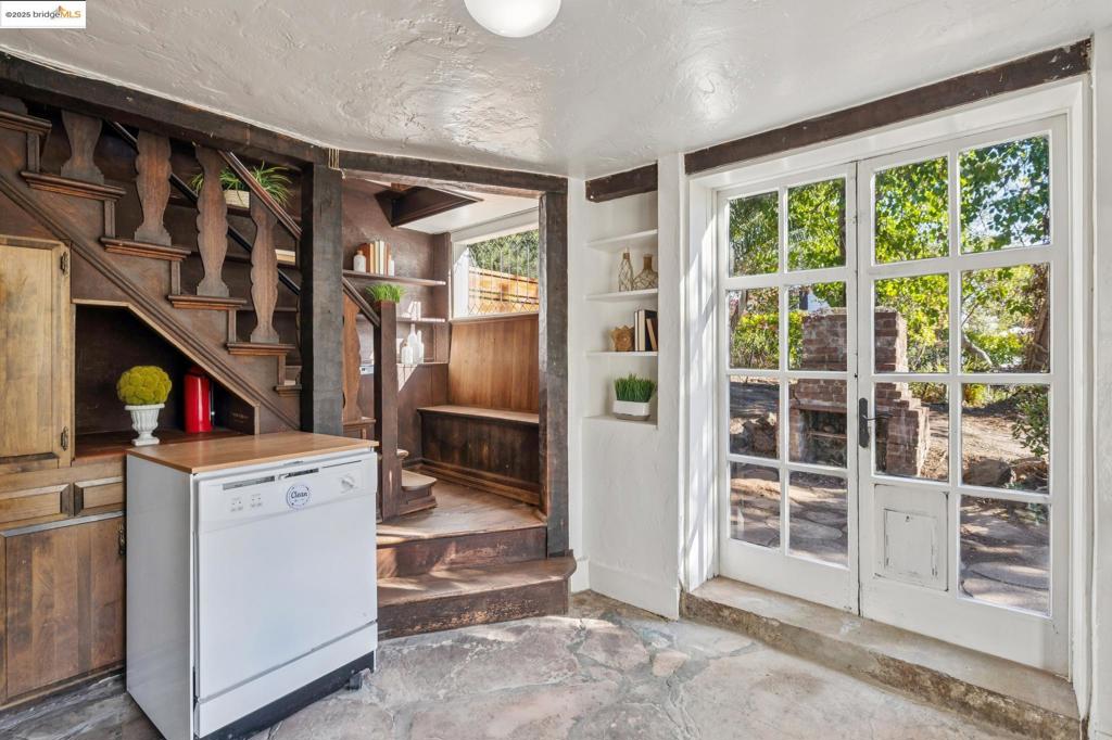 LINCOLN HEIGHTS - Residential