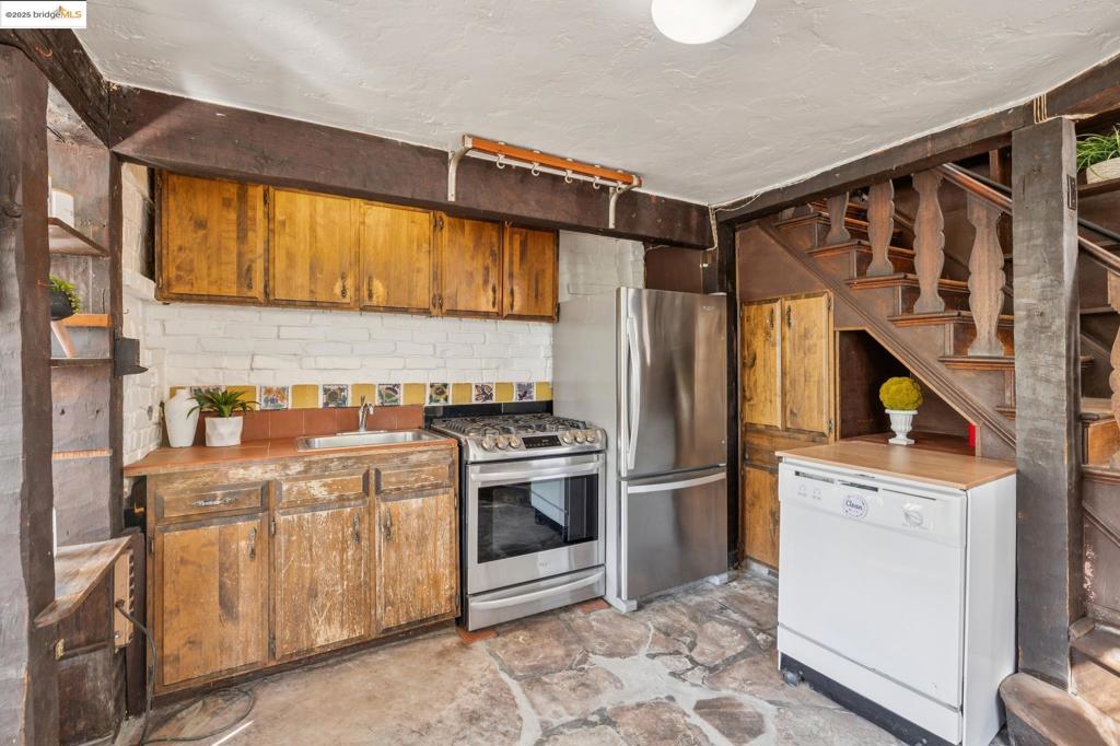 LINCOLN HEIGHTS - Residential