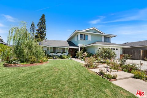 Photo of 1075 Corona Lane, Costa Mesa, CA 92626 (MLS # 26852171)