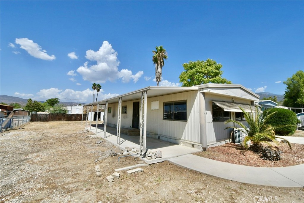 Cozy 1968 double-wide Mobile home located on a quiet cul-de-sac in Valle Vista community of East Hemet. This 1,000 sq ft, 2-bedroom, 2-bath home on its own land and features laminate flooring, nice kitchen, light and bright paint scheme, storage shed and carport. Move-in ready!