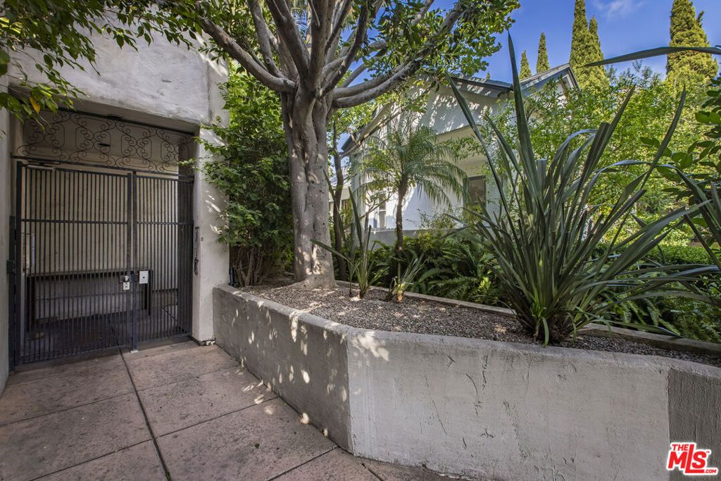 Photo of 1017 Pearl Street #E, Santa Monica, CA 90405 (MLS # 25618021)