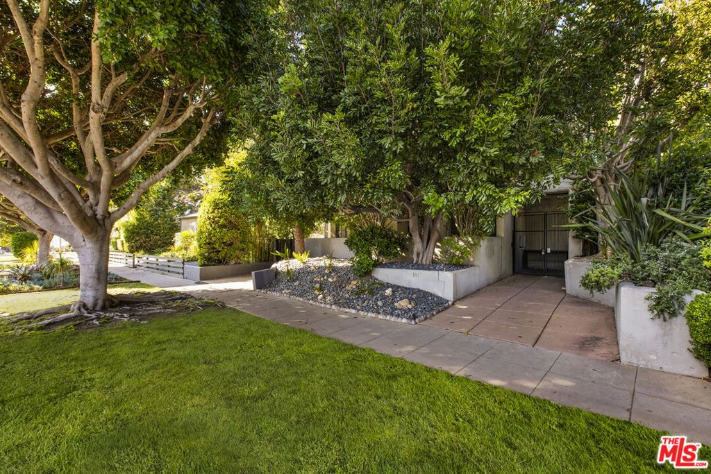 Photo of 1017 Pearl Street #E, Santa Monica, CA 90405 (MLS # 25618021)