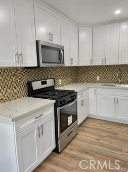 Completely upgraded and renovated one bedroom and one bath unit in Sherman Oaks. Centrally located, first story unit is in a quiet neighborhood, Open floor plan, light and bright. The multi unit consist of 5 units. Wood floors althrough out with recessed lighting. Kitchen features granite counters, new cabints, stainless steel appliances including a refrigerator and a dishwasher. Renovated bathroom, Laundry is shared, One Car garage. Close to major freeways and shopping areas. Must see.