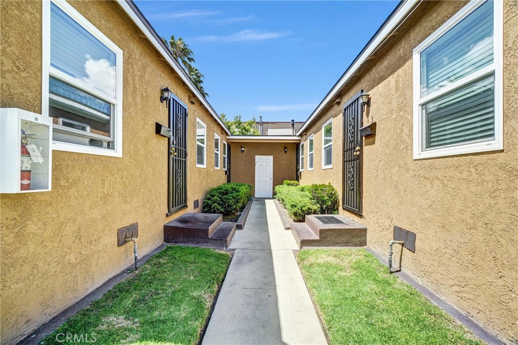 1065 E 19th