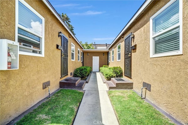 1065 E 19TH ST, LONG BEACH, CA 90806 - Image e8f3783245dfa140e5ac3f64fd922bcf/401456962