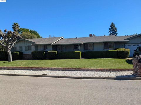 Photo of 1048 Panadero Ct Ct, Clayton, CA 94517 (MLS # 41127434)