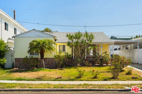 Photo of 8511 Melvil Street, Los Angeles, CA 90034 (MLS # 26902937)