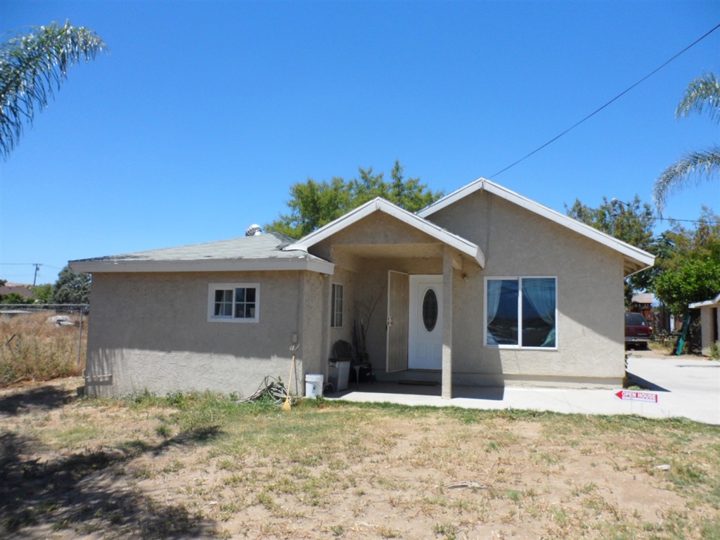 Great home in a great location, Ranch Style living within close distance to freeway access, close to shopping centers and Great Schools. (horses allowed), Over 14,000 sqft lot, wide access for RV, Boats etc… plenty of backyard space for your imagination to do wonders. Neighborhoods: Riverdael Acres Other Fees: 0 Sewer: Septic Installed Topography: LL