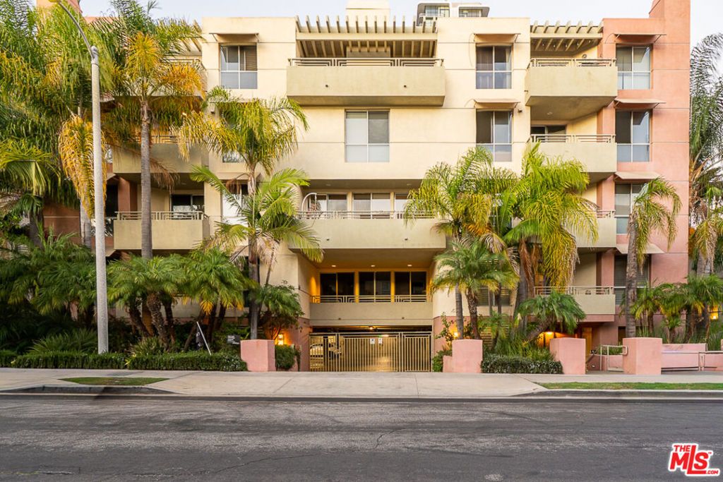 Photo of 1222 S Westgate Avenue #205, Los Angeles, CA 90025 (MLS # 25604299)