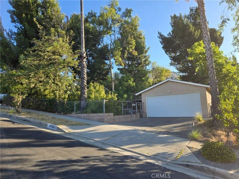 Photo of 13724 Linfield AVE, Sylmar, CA 91342 (MLS # SR26163521)