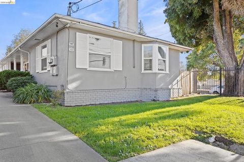 Photo of 2218 82Nd Ave Ave, Oakland, CA 94605 (MLS # 41128077)