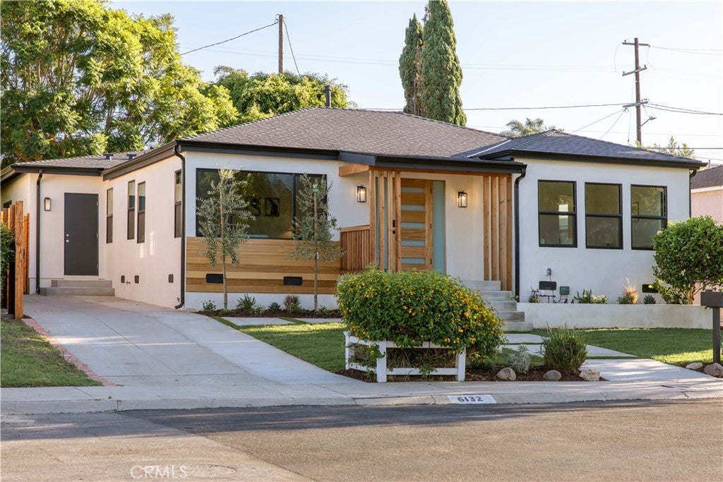 6132 W 82nd