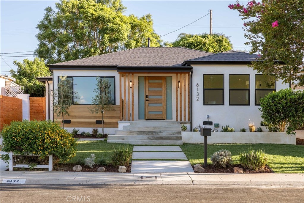 6132 W 82nd