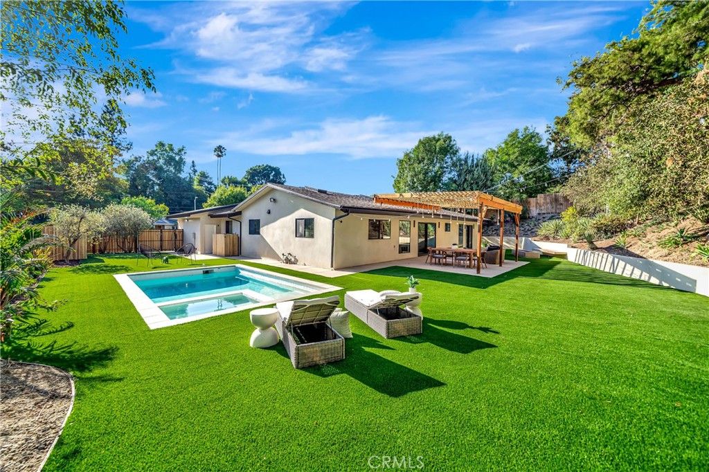 Photo of 5534 Pattilar Avenue, Woodland Hills, CA 91367 (MLS # SR25195855)