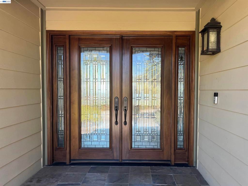 3200 Valley View Ct