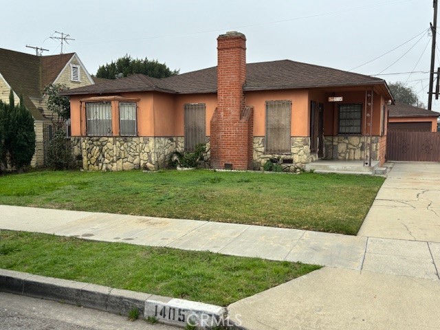 PROBATE AUCTION!!! TRADITIONAL 2 BEDROOM, 1 BATHROOM FIXER HOME IN THE CITY OF COMPTON, CALIFORNIA THAT INCLUDES A LIVING ROOM WITH FIREPLACE & KITCHEN WITH BREAKFAST AREA. DINING ROOM. SERVICE ROOM WITH WASHER/DRYER HOOKUP. WALL HEATER. BONUS ROOM (MAY NOT BE PERMITTED). OUTDOOR PATIO & GRASS BACKYARD AREA. DETACHED 2 CAR GARAGE. GREAT AFFORDABLE FIXER OPPORTUNITY. CLOSE TO SCHOOLS AND SHOPPING.