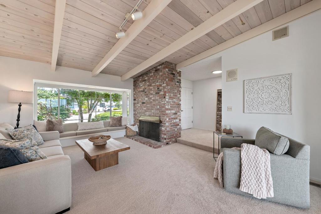 3595 Oakes Drive