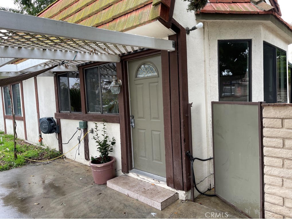 DIAMOND BAR, PRIVATE GUEST HOUSE FOR LEASE HUGH FLAT GUEST HOUSE ON THE HILL TOP PANORAMIC VIEWS BAMBOO GAZEBO KOI POND WATER FALL PARADISE LANDSCAPING ROSE GARDEN. Newly painted Living room & kitchen! Newer AC with smart App! 2 Bedroom 1 Bath with Breath Taking Views. Extra 500 SF loft from living room. Entertainers Kitchen Features Granite and JennAir Stainless Appliances. Dishwasher, New Microwave oven, private back courtyard. Star watching sunroom. Great Location! Near shopping, 57 and 60 freeway. Private entrance guest house on with breath taking views inside 24 hour security guards gated community with horse riding, forest hiking, Junior golfing, basket ball, badminton, and tennis court, heated pool with spa and entertainment center. Over hundred of fruit tree courtyard and 2 acre paradise landscaping. HUGH FLAT LOT ON THE HILL TOP PANORAMIC VIEWS. High Speed Internet and furniture all inclusive, water & trash are also included. Tenant to pay electricity consumed. Good for privacy entertainment and hideout getaway.