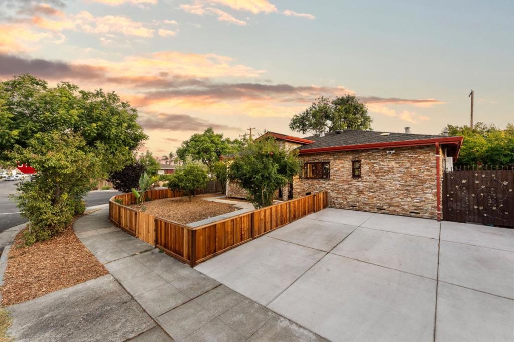 2536 Amethyst Drive