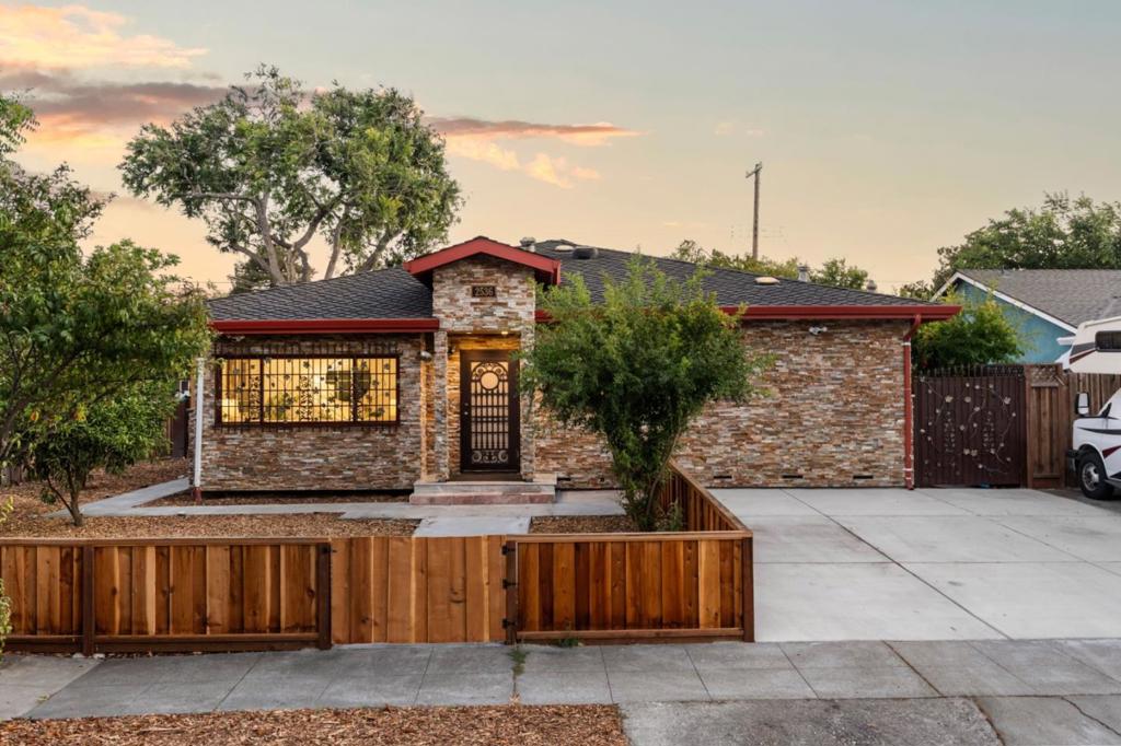2536 Amethyst Drive