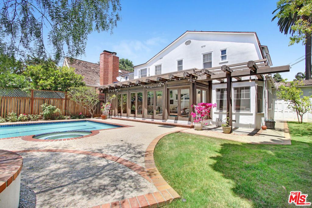 Photo of 360 23rd Street, Santa Monica, CA 90402 (MLS # 25599407)