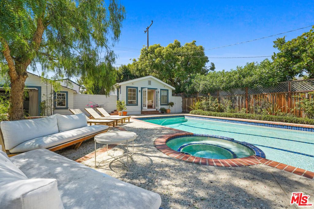 Photo of 360 23rd Street, Santa Monica, CA 90402 (MLS # 25599407)