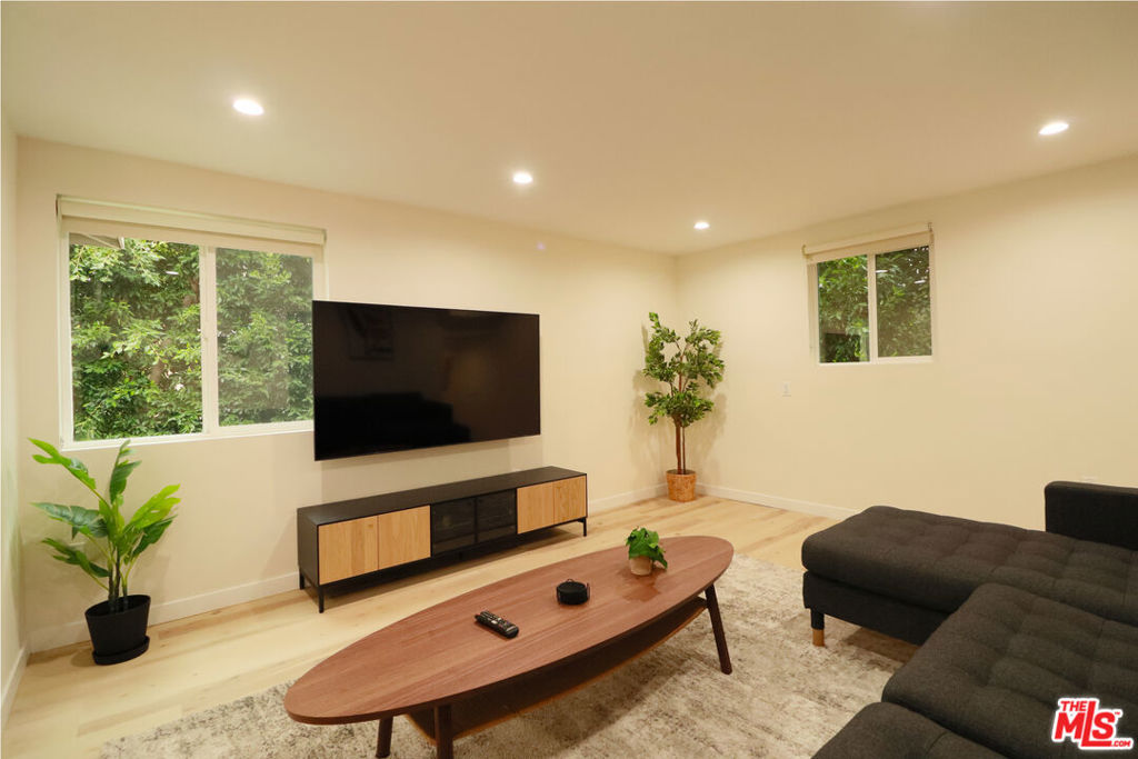 Properties 1 9042 Phyllis Avenue B