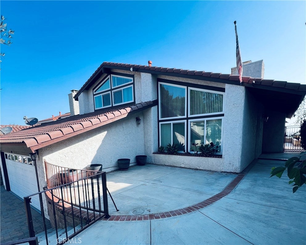 3221 Carolwood