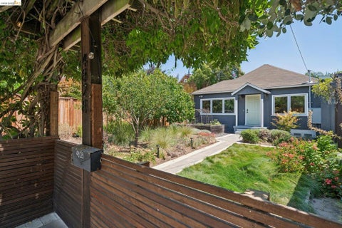 Photo of 4828 Webster St St, Oakland, CA 94609 (MLS # 41149092)