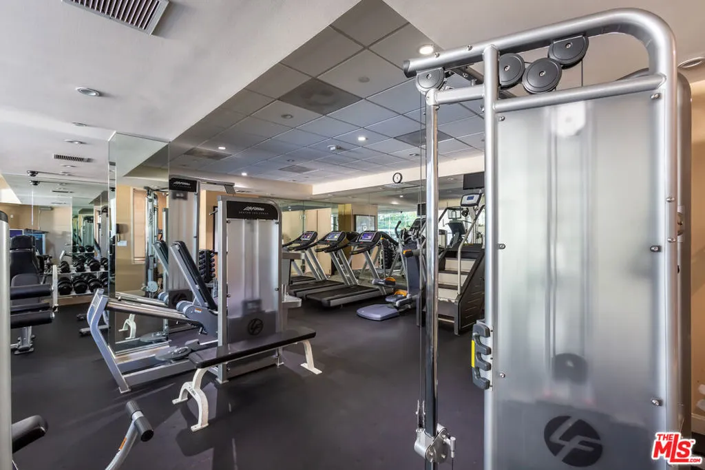 Los Angeles, California 90024, United States, 2 Bedrooms Bedrooms, ,2 BathroomsBathrooms,Residential,Active,225444