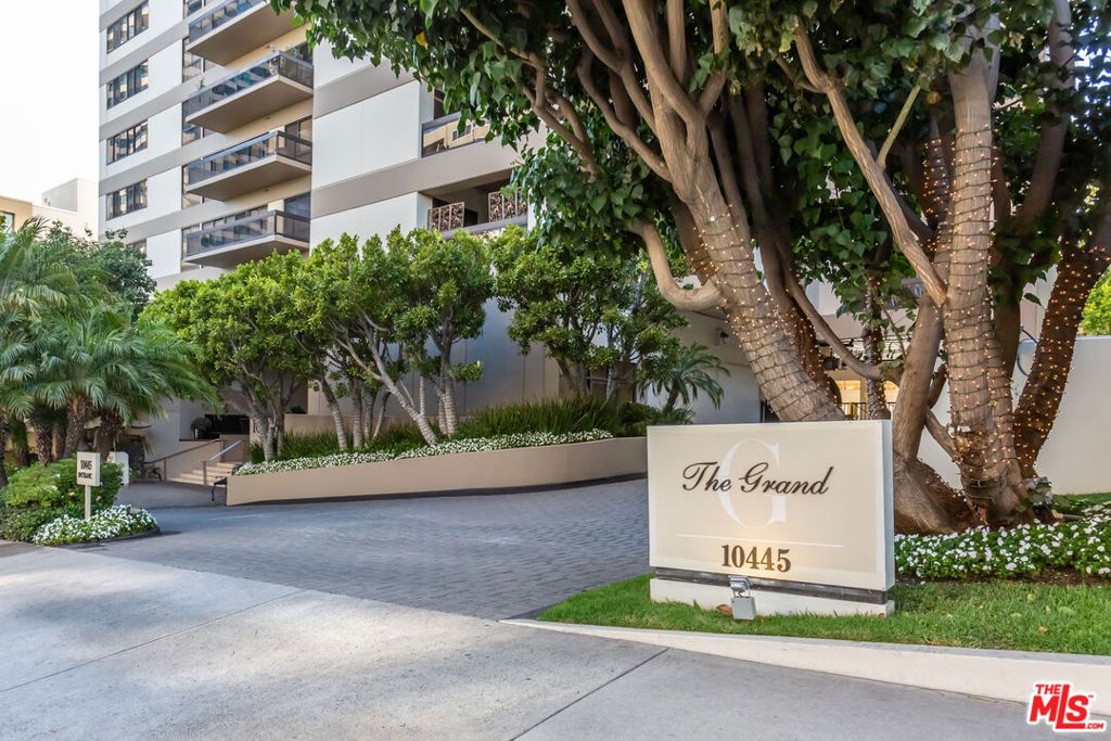 Photo of 10445 Wilshire Boulevard #1806, Los Angeles, CA 90024 (MLS # 25604651)