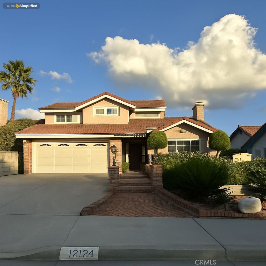 4 bedroom 3.5 bath beauty with paid solar included