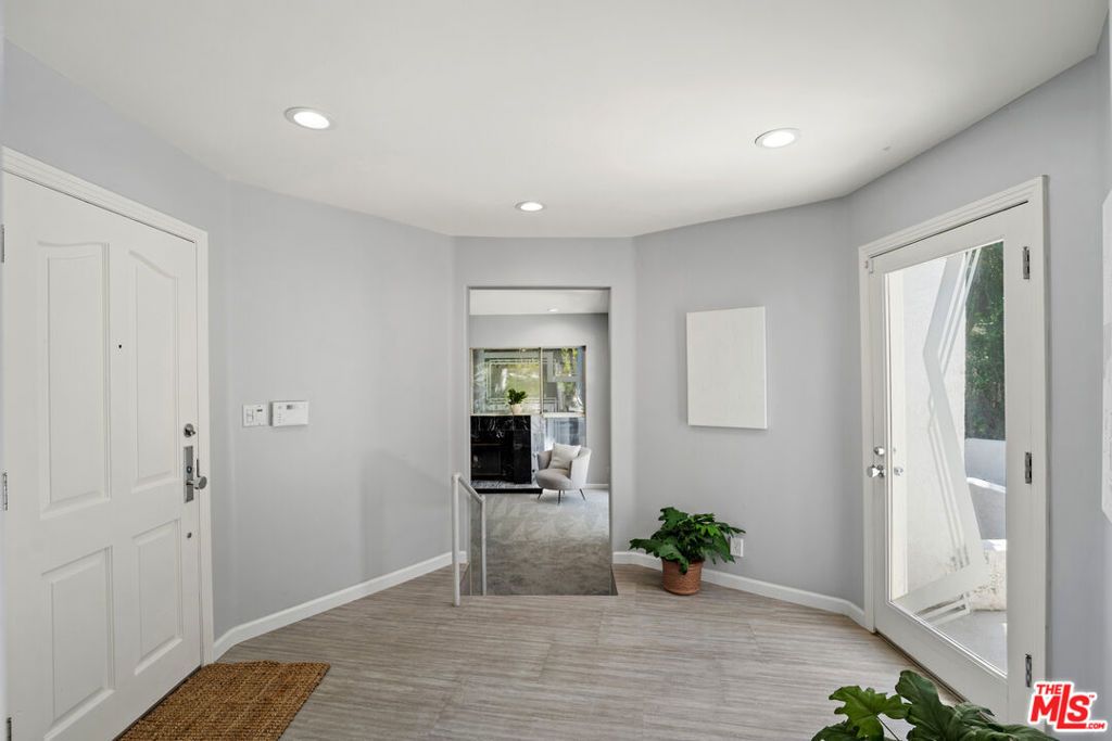 Photo of 23246 Canzonet Street, Woodland Hills, CA 91367 (MLS # 25573901)