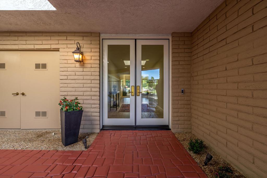 7 Creekside Drive