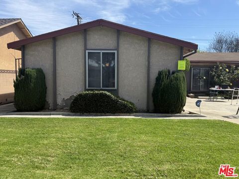 Photo of 709 S Diamond Street, Santa Ana, CA 92704 (MLS # 26670187)