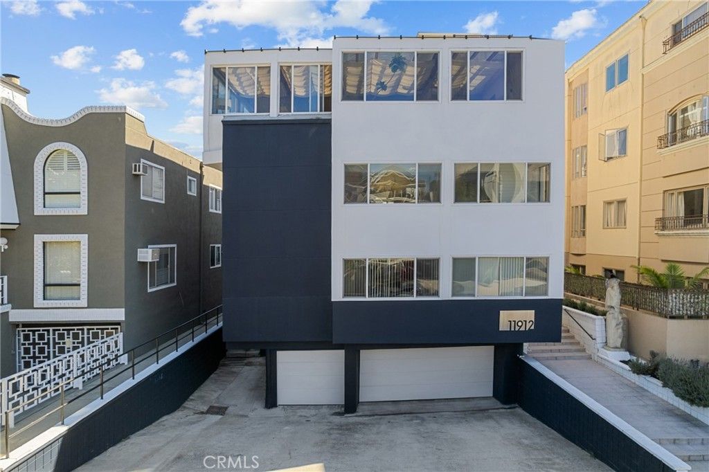 Photo of 11912 Gorham #3, Brentwood, CA 90049 (MLS # GD25246232)