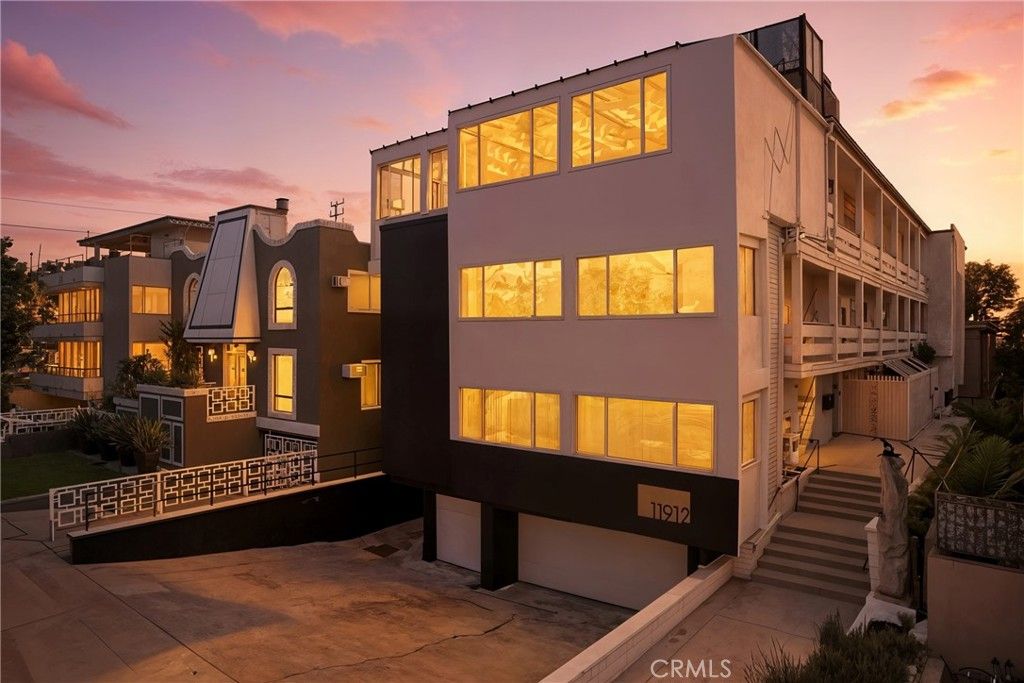 Photo of 11912 Gorham #3, Brentwood, CA 90049 (MLS # GD25246232)