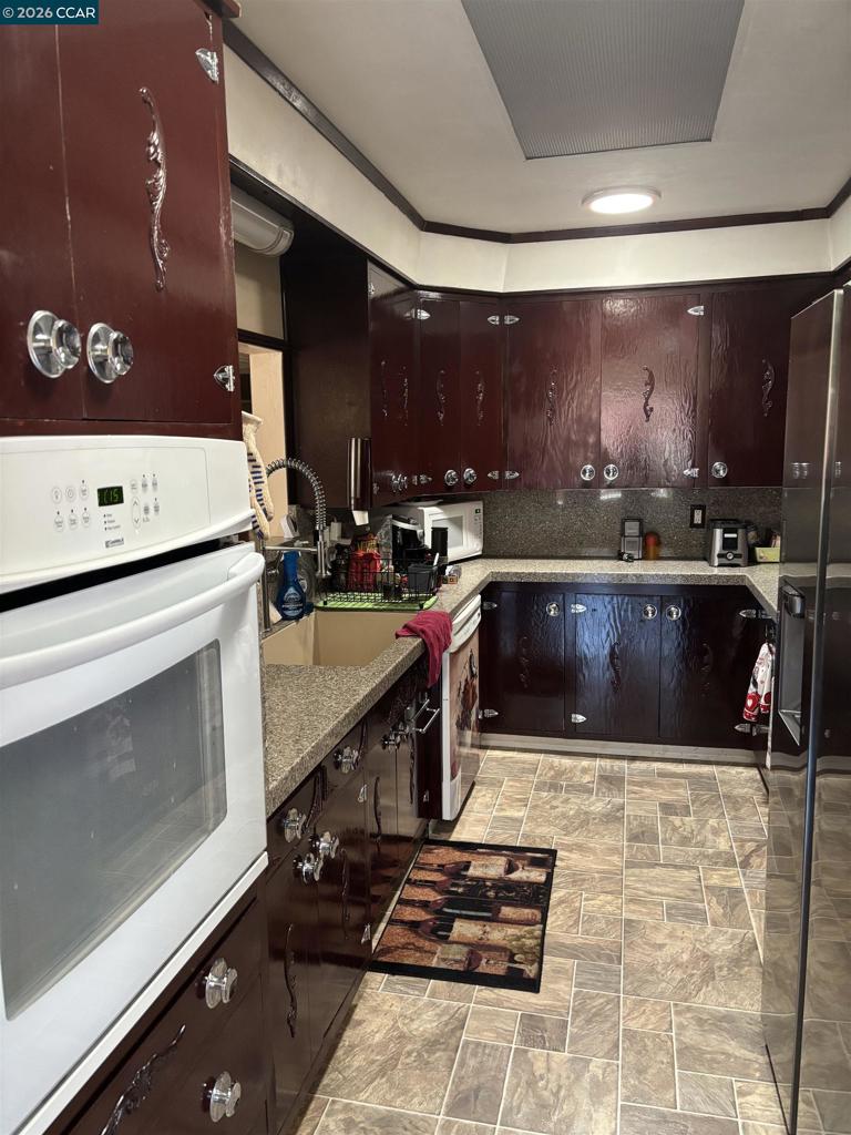 694 Renfrew Rd
