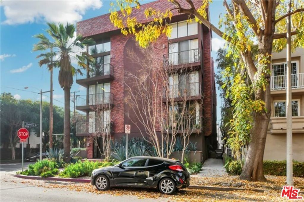 Photo of 869 S Wooster Street #103, Los Angeles, CA 90035 (MLS # 25586875)