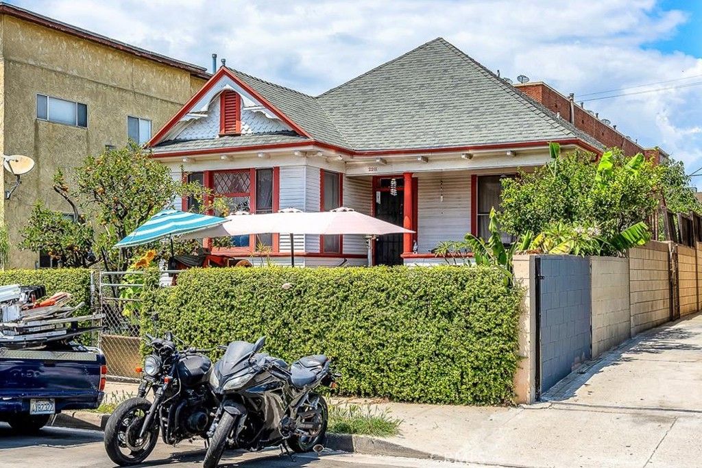 Photo of 2261 W 15th Street, Los Angeles, CA 90006 (MLS # SB26099063)