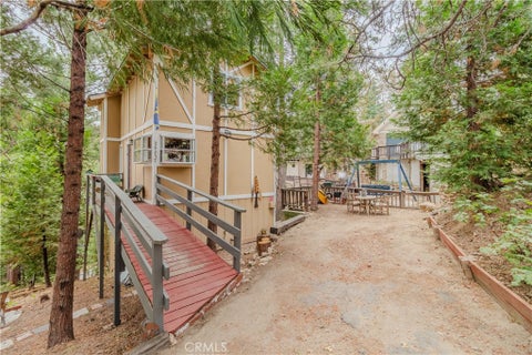 Photo of 26237 Sky Ridge DR, Twin Peaks, CA 92391 (MLS # CV26187674)