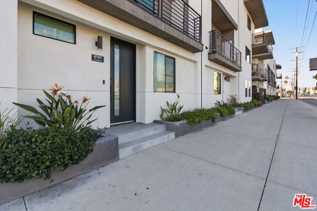 6707 N Sepulveda Boulevard