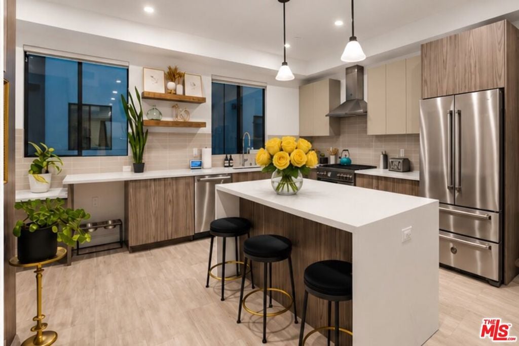 6707 N Sepulveda Boulevard