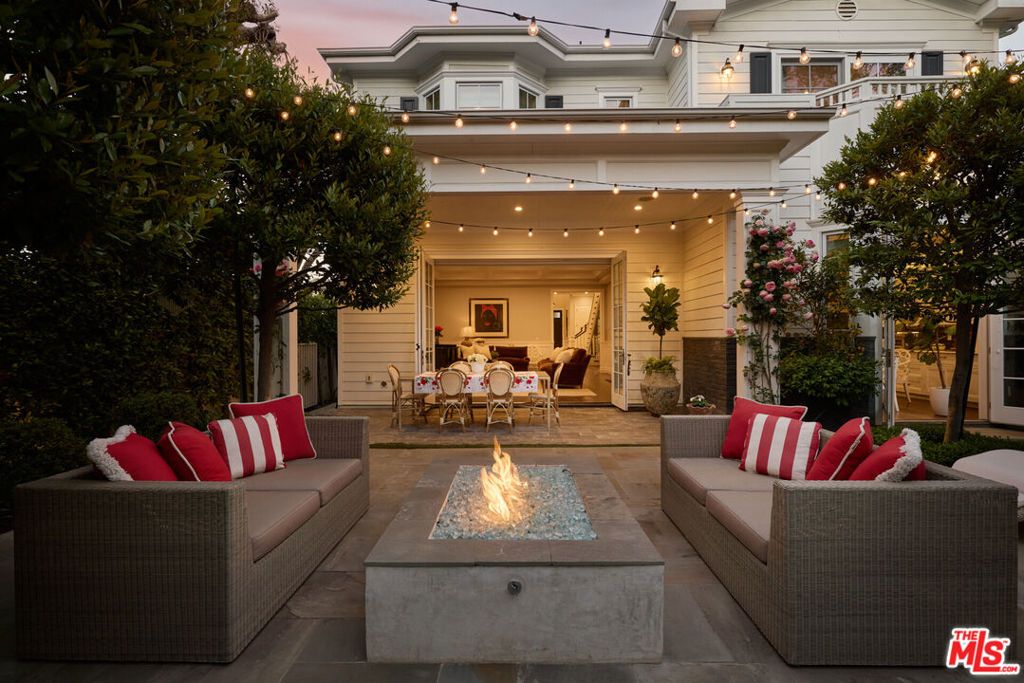 Photo of 361 N Bowling Green Way, Los Angeles, CA 90049 (MLS # 25536413)