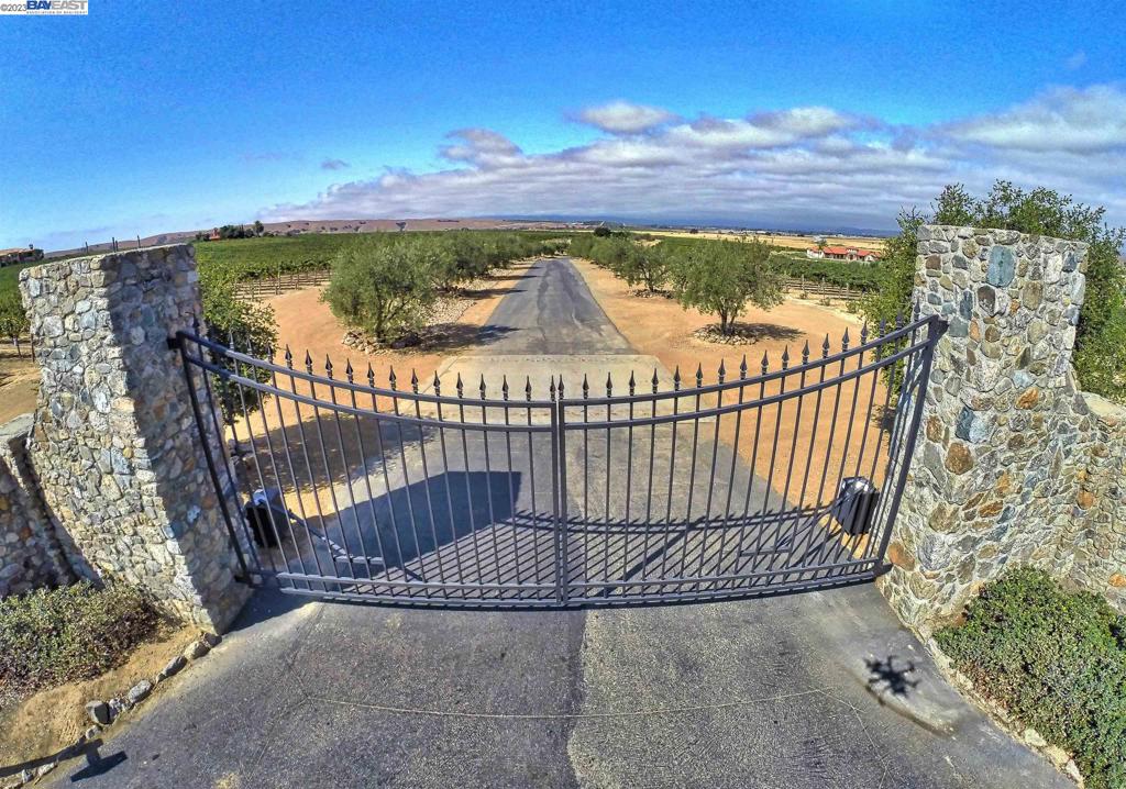 CRANE RIDGE VINEYARDS - Residential